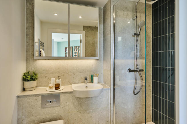 3 bed Apartment to rent Image 8