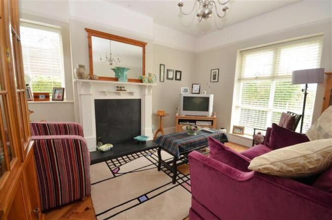 SITTING ROOM / BEDRO