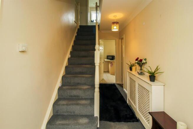 4 bed Detached for sale Image 4