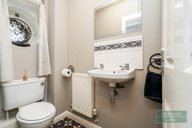 4 bed Detached for sale Image 8