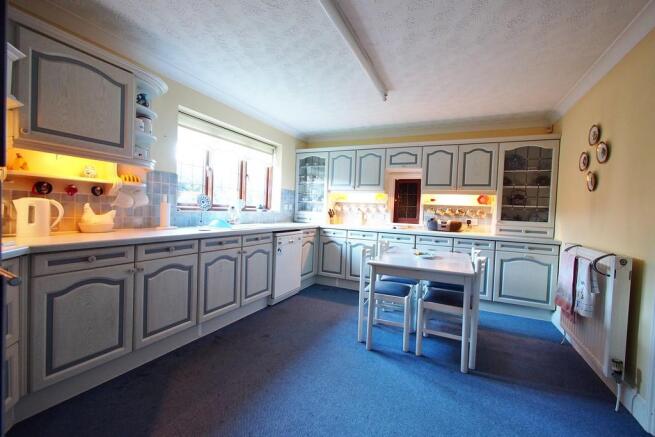 Kitchen / breakfa...
