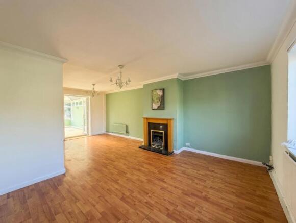 3 bed House for sale Image 4