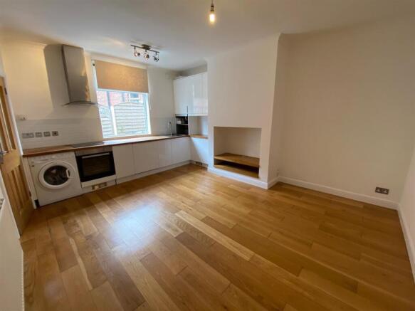 KITCHEN 1.jpg