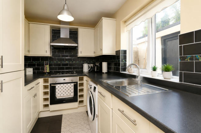 3 bed Terraced for sale Image 7