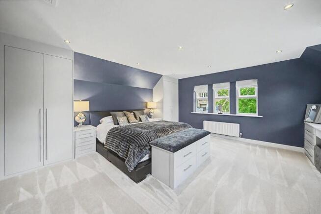4 bed Detached for sale Image 8