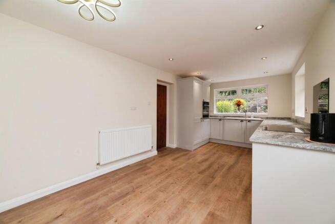4 bed Detached for sale Image 5