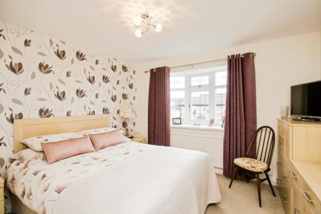 2 bed Semi-Detached Bungalow for sale Image 6