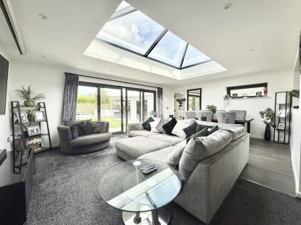 Heathfield Road, West Moors, Ferndown, Dorset, BH22