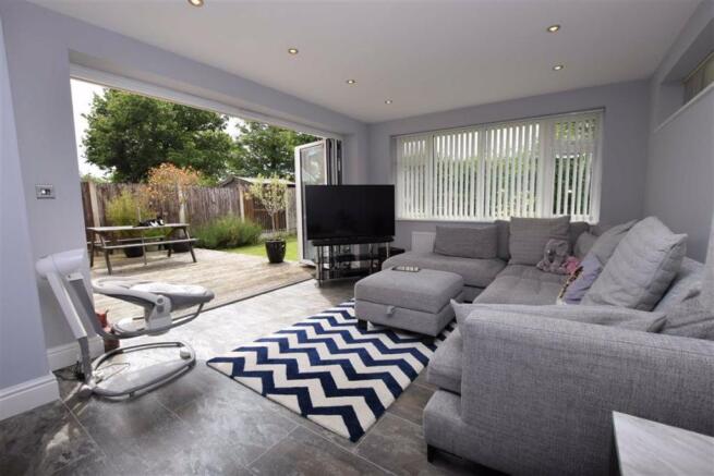 STUNNING OPEN PLAN KITCHEN/DINING/GARDEN ROOM