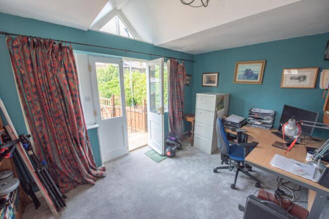 5 bed Detached for sale Image 5