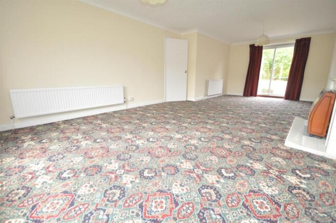 SITTING / DINING ROOM