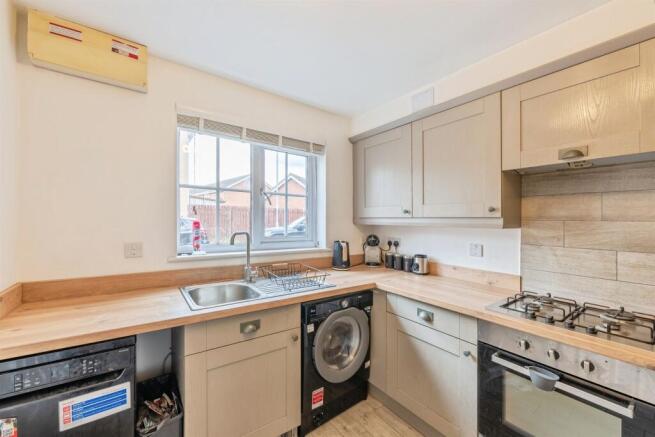 3 bed Terraced for sale Image 6