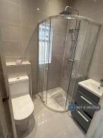 7b Flat, Sandhurst Market, Sandhurst Road, Catford, London SE6 1DL