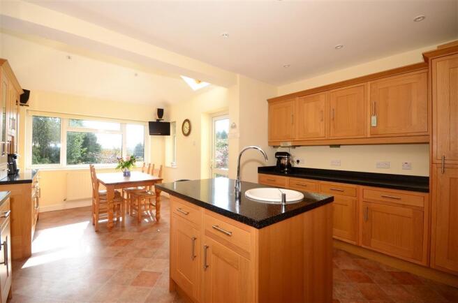 Kitchen/Breakfast Room