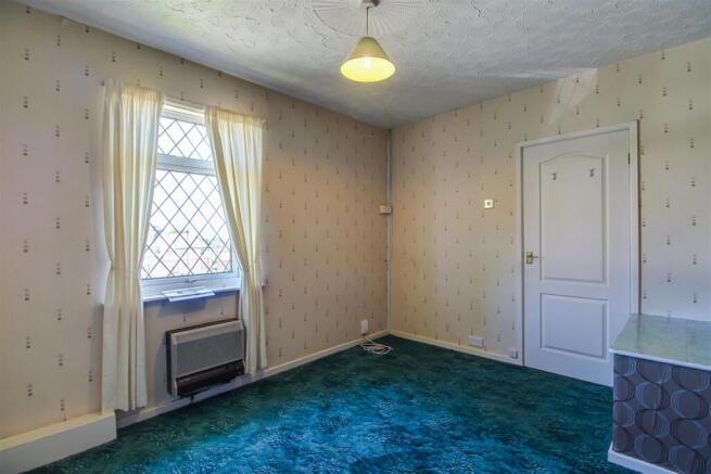 3 bed Semi-Detached for sale Image 6