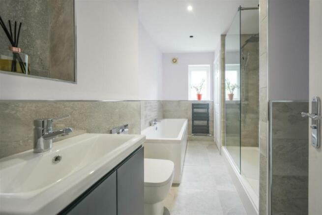 FAMILY BATHROOM / JACK AND JILL ACCESS
