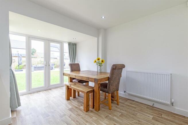Dining Area-4.jpg