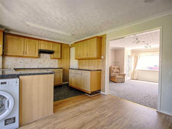 KITCHEN /DINING ROOM