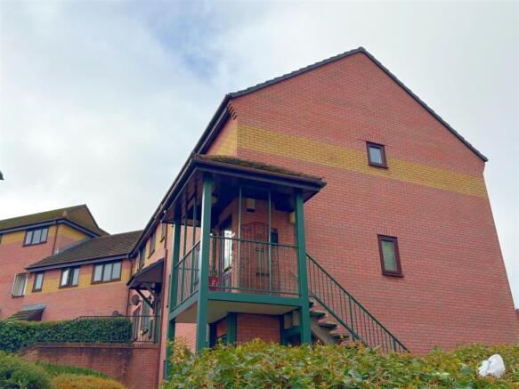 View of flat and entrance.jpg