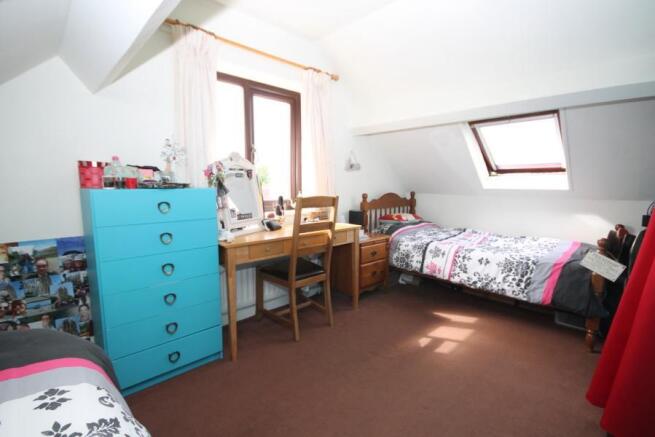 BEDROOM 2