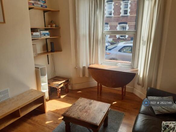 Lounge [4m To Bay x 3.5m]