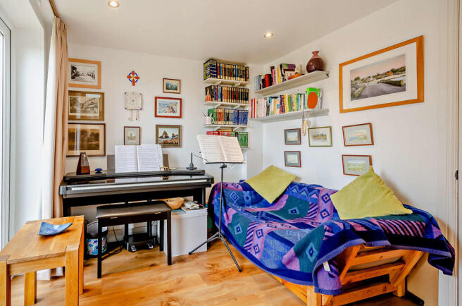 8682845-interior0...