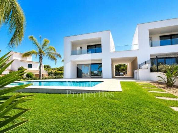 Exclusive 3 Bedroom Villa Close to Vilamoura Marina and Golden Triangle Beaches