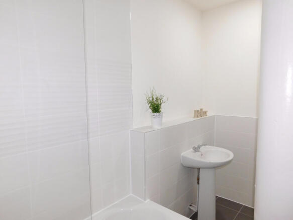 2 bed Apartment to rent Image 11