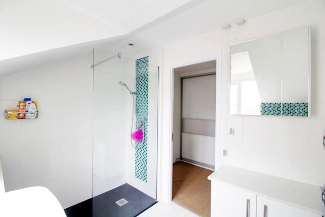 Ensuite to Bed 1