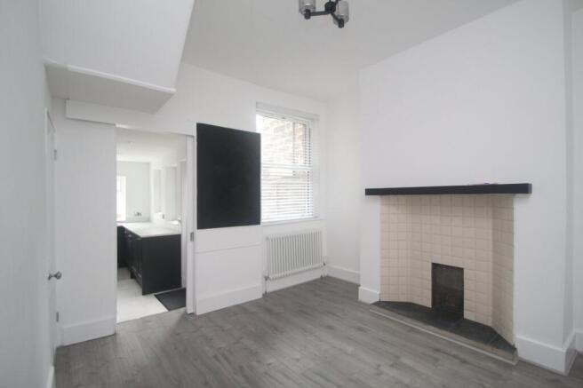 3 bed House to rent Image 4
