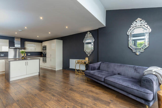 4 bed Detached for sale Image 6