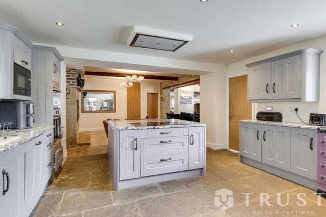 6 bed Detached for sale Image 4