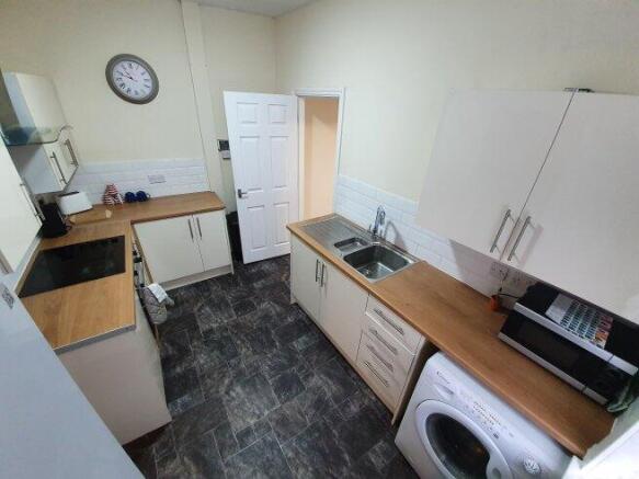 4 bed House Share to rent Image 5