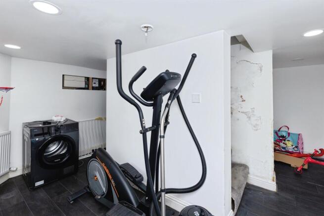 2 bed Terraced for sale Image 8
