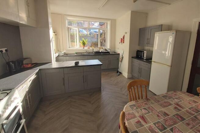 Communal Kitchen-Diner
