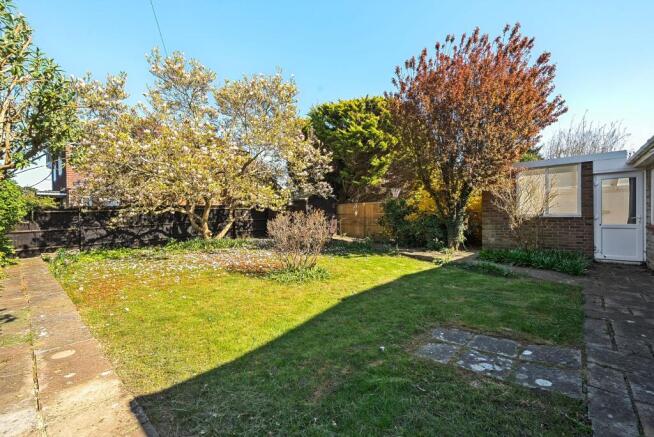 West Farm Close, Ashtead, KT21 photo 2