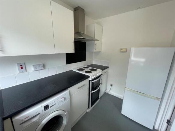 1 bed Apartment to rent Image 4