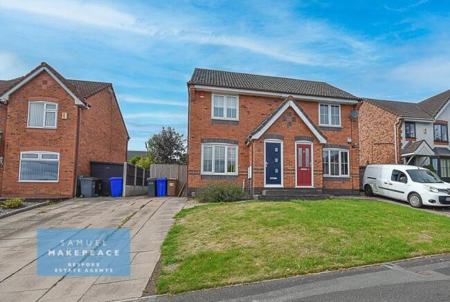 Beautifully Presented Semi Detached House with La