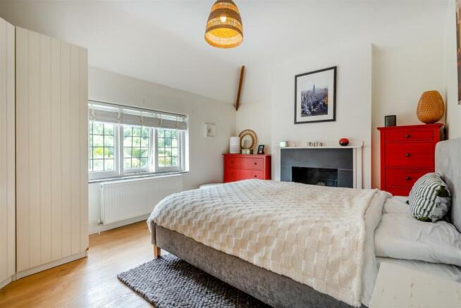 8608382-interior21.jpg