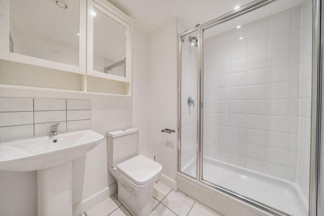 1405001-11-697b4f...