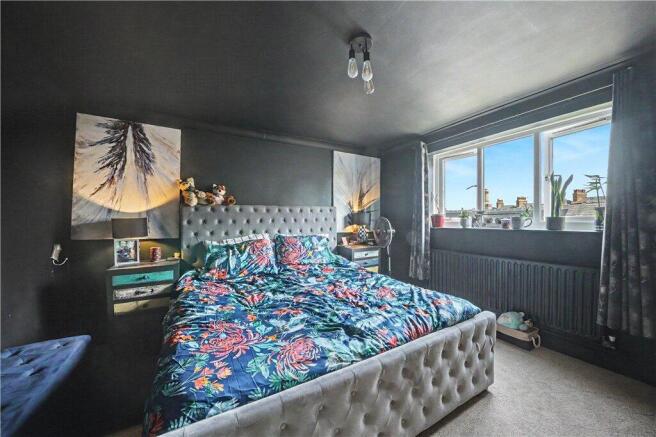 3 bed Apartment for sale Image 10