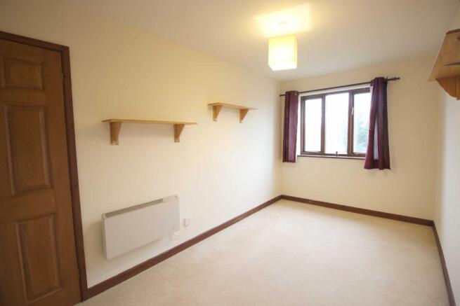 Bedroom (rear)