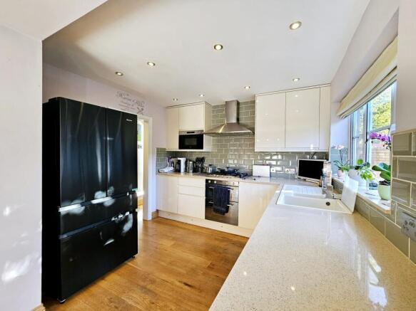 4 bed Detached for sale Image 5