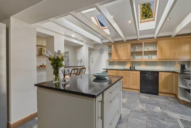 4 bed Detached for sale Image 12