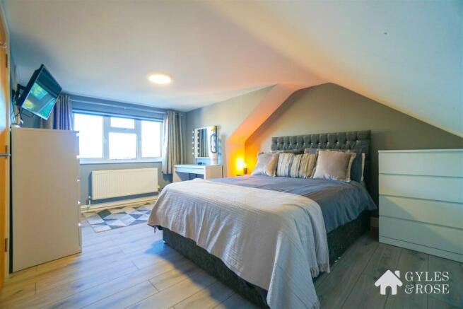Principal bedroom