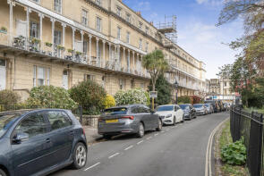 Basement Flat, South Parade Mansions, Oakfield Road, Clifton, Bristol BS8 2BB