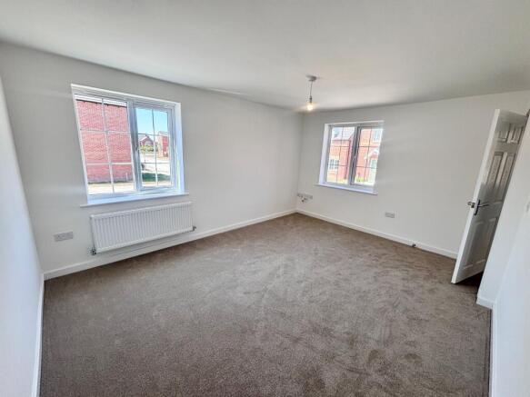 3 bed Detached to rent Image 3