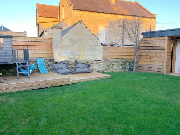 REAR GARDEN (Phot...