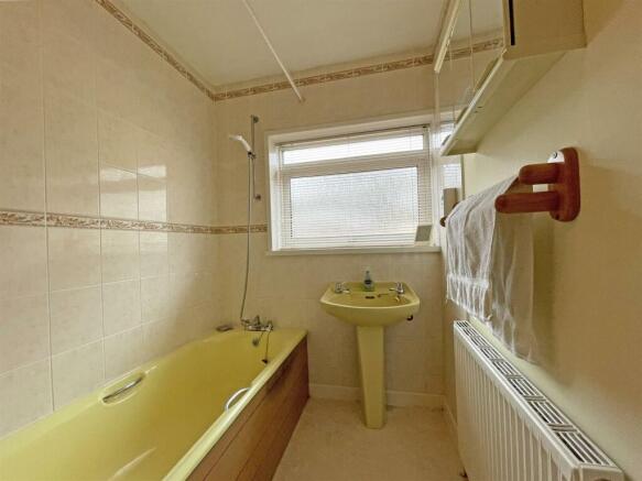 Churchill - Bathroom.jpg
