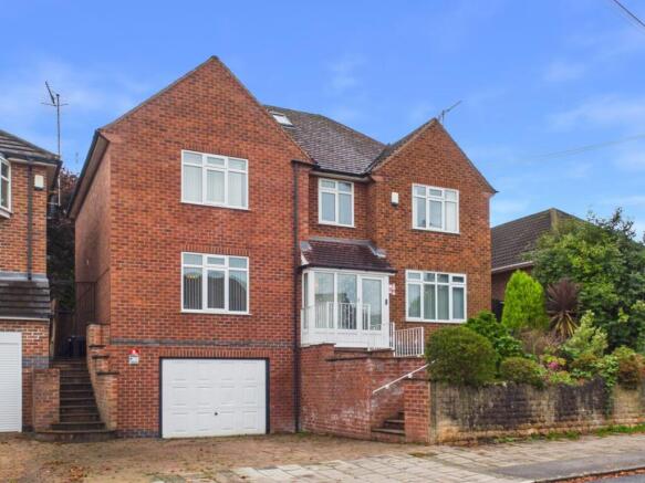 6 Bedroom Detached in NG5 4LH